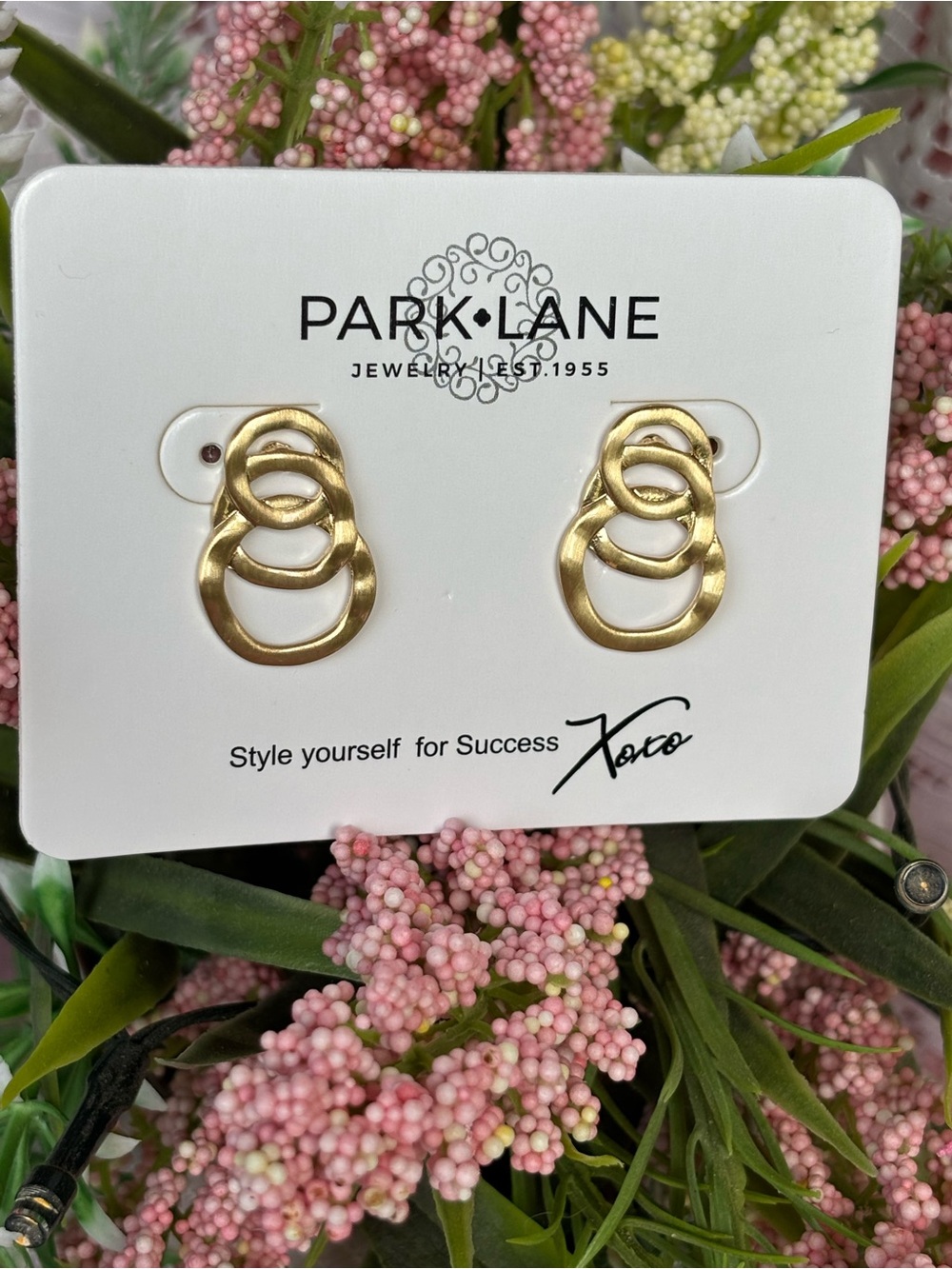 Hudson Park Lane Matte Gold Triple-Link Drop Earrings 1” long Textured